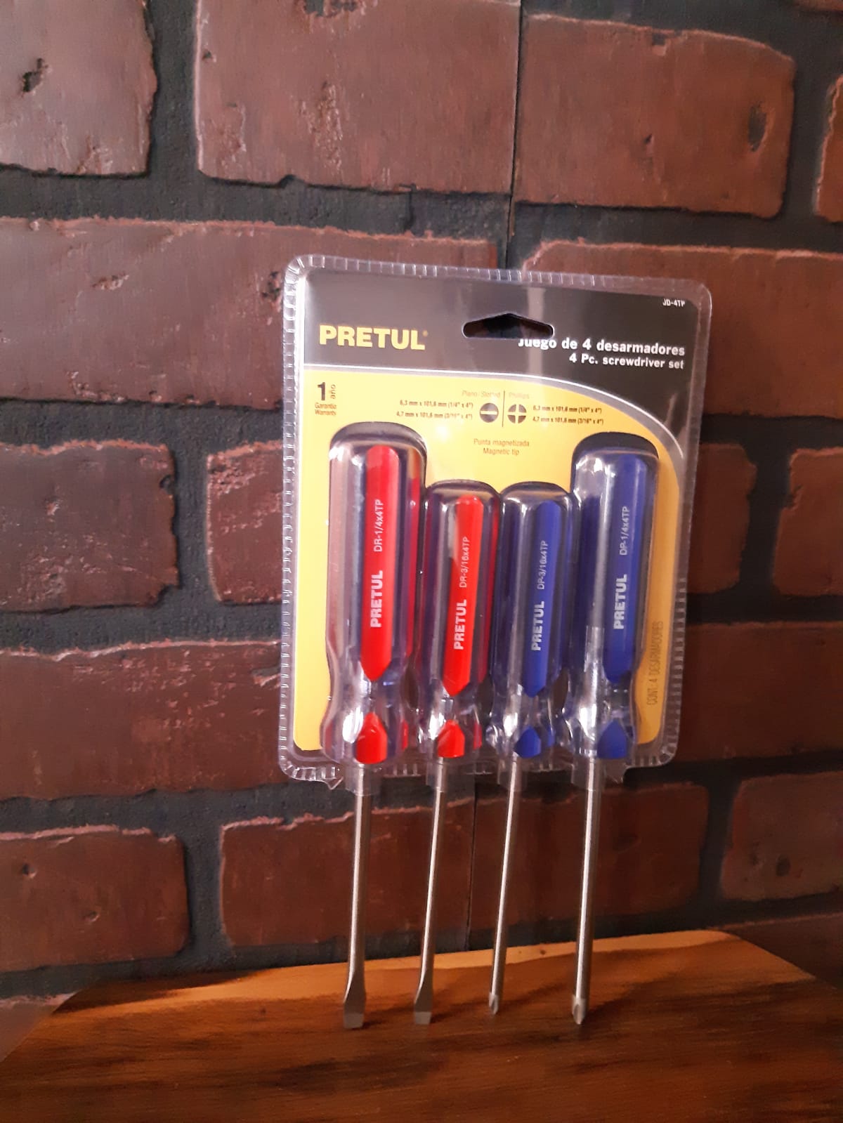 JUEGO DE DESARMADORES, 4 PIEZAS, MANGO PVC, 20212 *