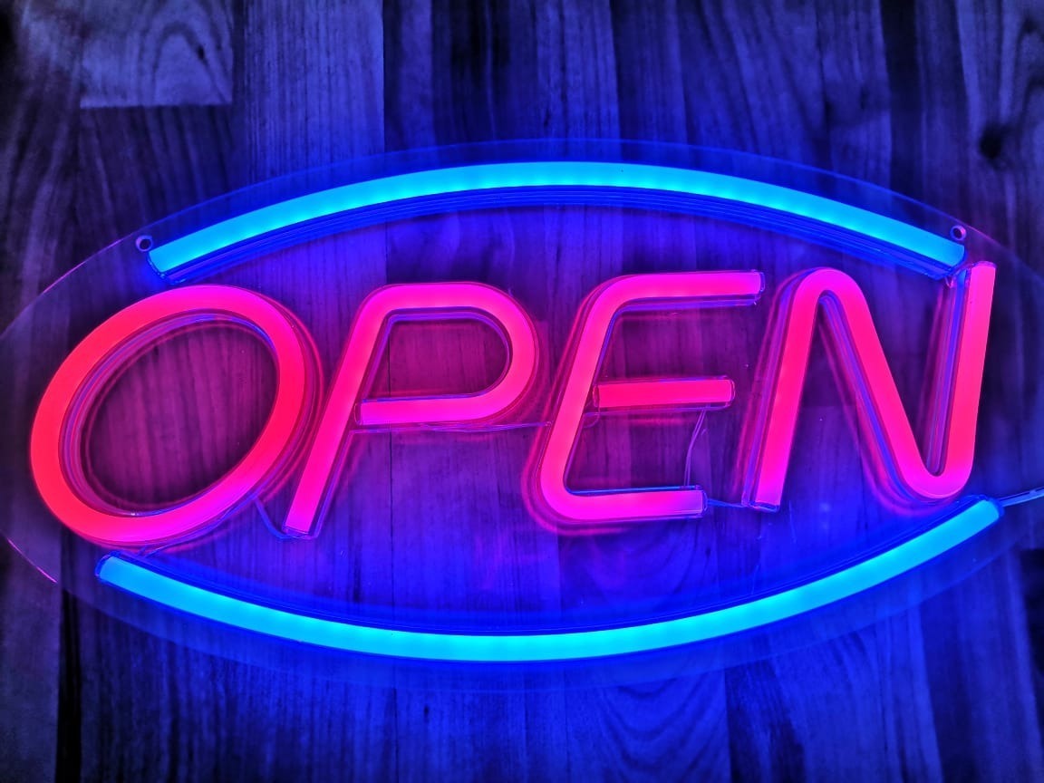 LETRERO LUMINOSO DE NEON "OPEN"